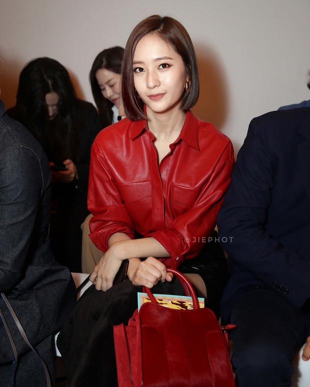 Quá bất ngờ: Krystal đột nhiên cắt phăng mái tóc dài, xuất hiện với tóc bob thời thượng tại Milan Fashion Week-2