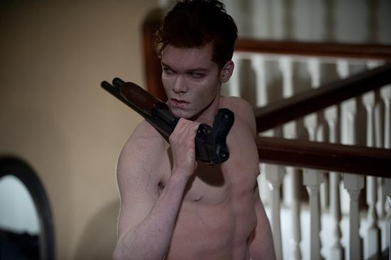 Sởn gai ốc trước 2 con quỷ tàn bạo nhất sẽ cùng xuất hiện trên màn ảnh cuối tháng này-11