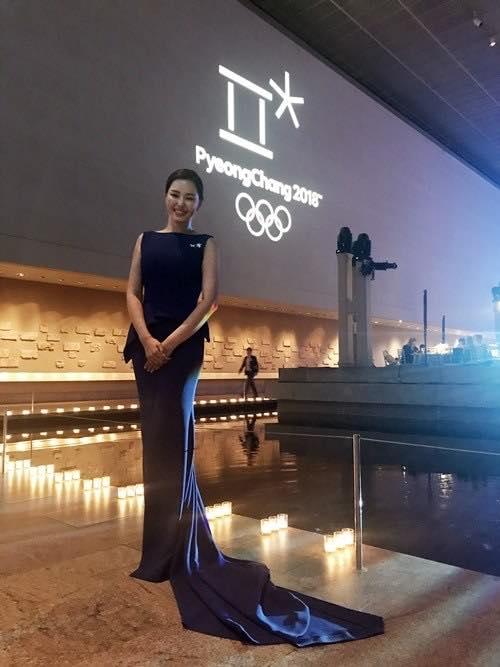 Sao Hàn 23/9: Cô gái rủ T.O.P hút cần sa dát hàng hiệu toàn thân khi tới tòa án-6