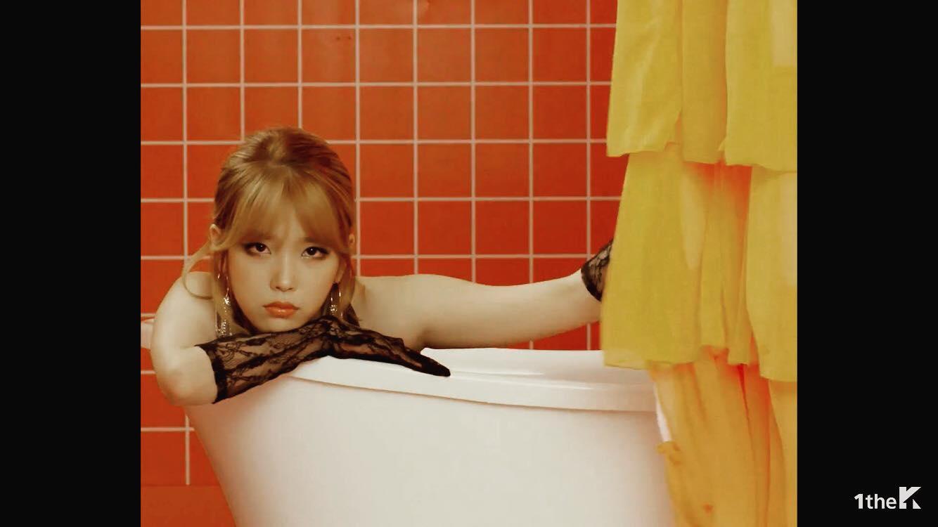 Sao Hàn 23/9: Cô gái rủ T.O.P hút cần sa dát hàng hiệu toàn thân khi tới tòa án-10