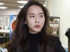 Sao Hàn 23/9: Cô gái rủ T.O.P hút cần sa 'dát' hàng hiệu toàn thân khi tới tòa án
