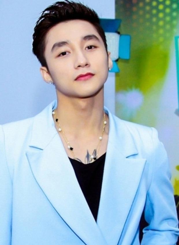 Đánh đủ các màu son, Sơn Tùng nào có kém cạnh chị em nào-1