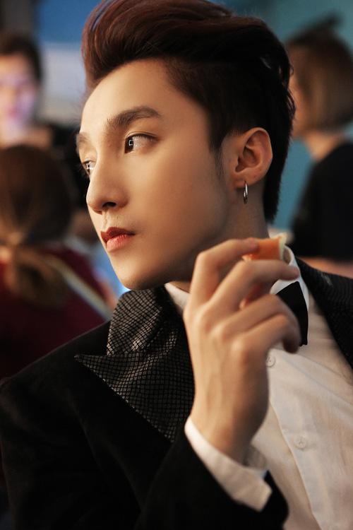 Đánh đủ các màu son, Sơn Tùng nào có kém cạnh chị em nào-12