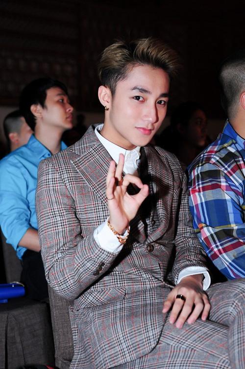 Đánh đủ các màu son, Sơn Tùng nào có kém cạnh chị em nào-6