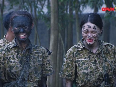 Leo dây bằng ý chí, Hương Giang Idol làm nên điều kỳ diệu trong quân ngũ-9