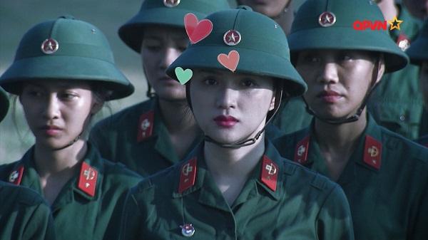 Nghe Hương Giang Idol hô hiệu lệnh trong quân đội, Mai Ngô cười như bị ai thọc lét-2