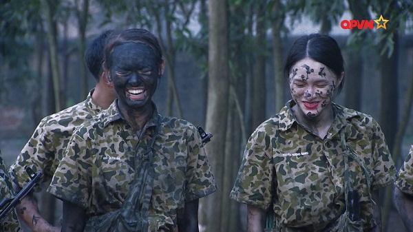 Nghe Hương Giang Idol hô hiệu lệnh trong quân đội, Mai Ngô cười như bị ai thọc lét-8