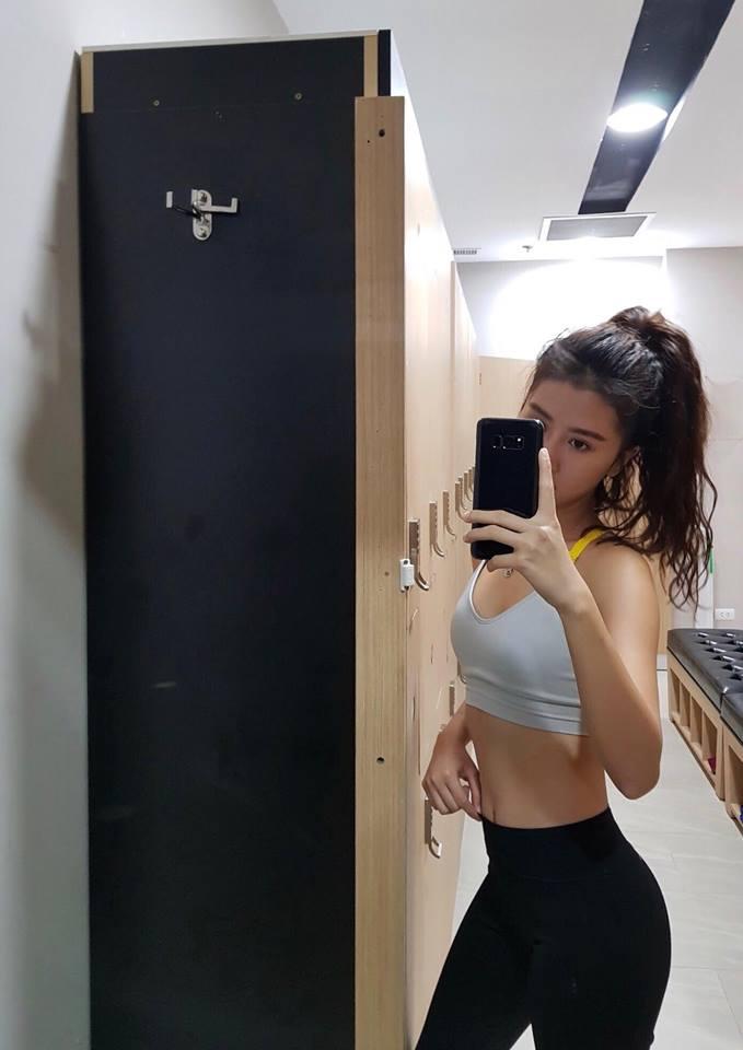 Hot girl - hot boy Việt 24/9: Mẹ SunHt gửi lời yêu thương nhân dịp con gái đón tuổi mới-9