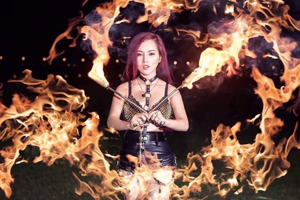 Diễn viên múa lửa: Nghề rộp miệng, rát da… mua vui cho khán giả-2