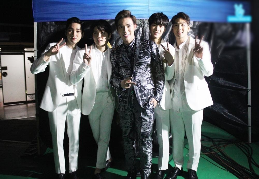 Erik không lép vế trước các nghệ sĩ quốc tế tại Asia Song Festival-6