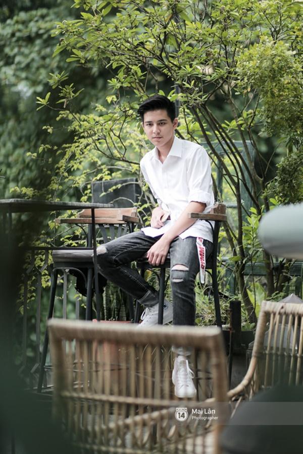 Hot boy cầm cờ: Mình nghĩ mình chưa đủ độ đẹp để nhận cái tên này-3