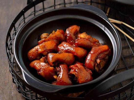 Đậm vị đưa cơm với món chân giò om siêu đơn giản