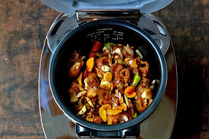 Đậm vị đưa cơm với món chân giò om siêu đơn giản-4