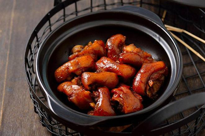 Đậm vị đưa cơm với món chân giò om siêu đơn giản-5