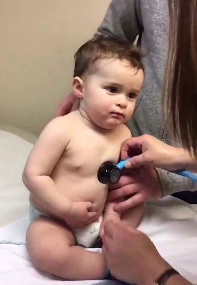 Clip: Đi khám bệnh, phản ứng của bệnh nhân nhí hút triệu lượt view-1