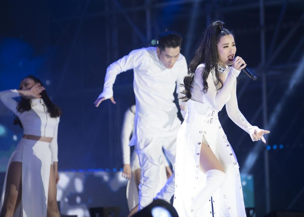 Truyền thông Hàn Quốc không ngớt lời khen ngợi Đông Nhi tại Asia Song Festival-1