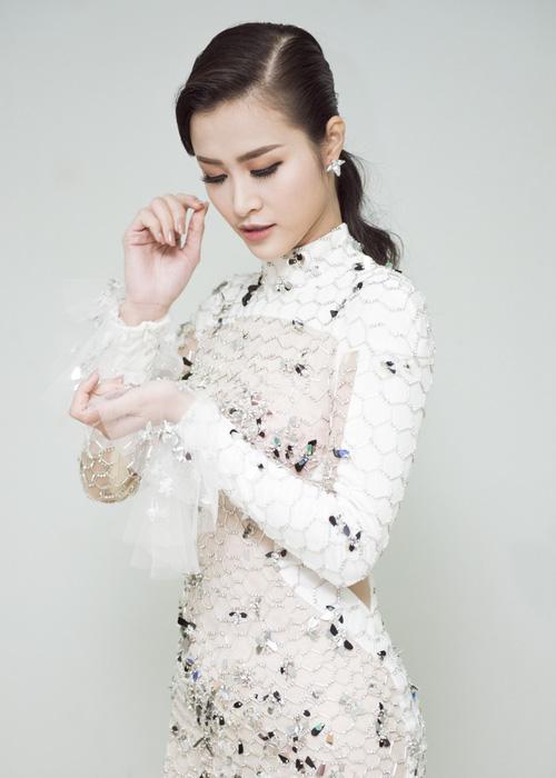 Bóc mác trang phục được khen ngợi của Đông Nhi tại Asia Song Festival 2017-2