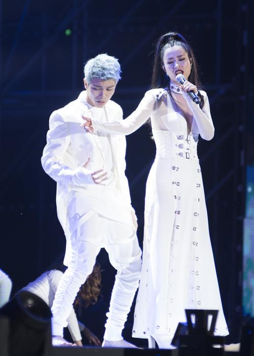 Bóc mác trang phục được khen ngợi của Đông Nhi tại Asia Song Festival 2017-7