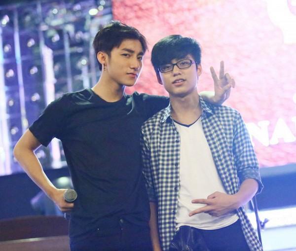 Bố mẹ và em trai tiết lộ về Sơn Tùng M-TP thời chưa nổi tiếng, bản hit triệu view được tạo ra từ chiếc máy tính giá rẻ-4