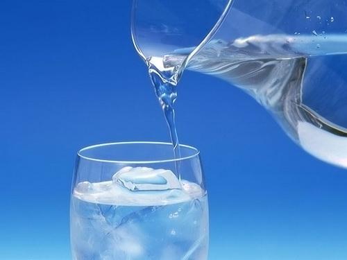 Sự thật uống nước lạnh sau ăn có hại tim?-2
