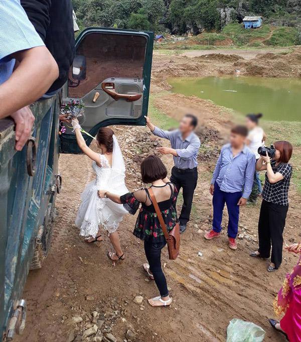 Rước dâu bằng 2 xe tải, cặp đôi Hòa Bình khiến cư dân mạng trầm trồ-3