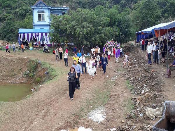 Rước dâu bằng 2 xe tải, cặp đôi Hòa Bình khiến cư dân mạng trầm trồ-5