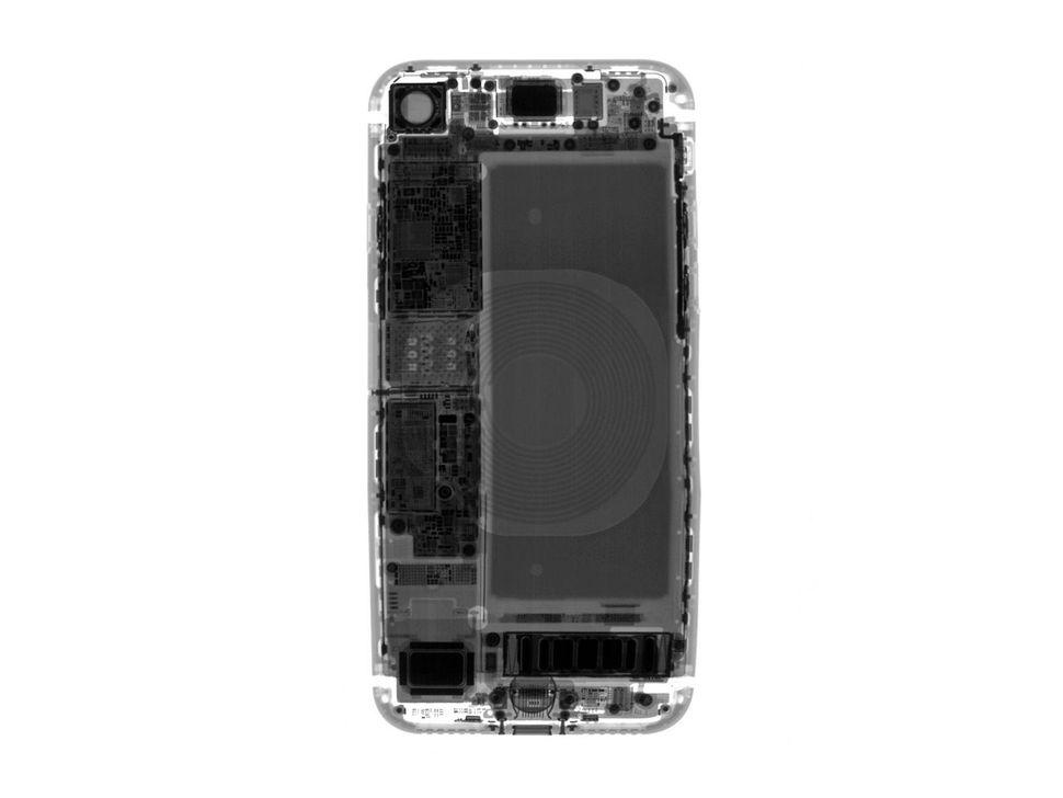 Những bí mật động trời khi mổ bụng iPhone 8-4