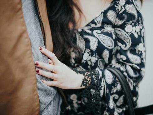 Chẳng ai trên đời này có thể quên triệt để người yêu cũ, người đến sau thì phải chấp nhận quá khứ thôi