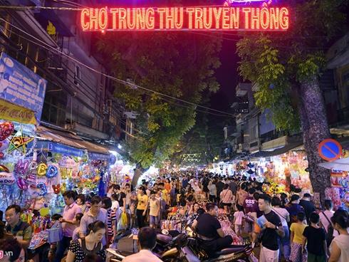 Chợ Trung thu phố cổ đông nghẹt người