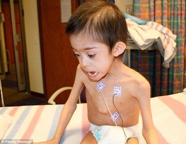 Cảnh sát trèo lên gác mái và nhìn thấy cảnh tượng kinh hoàng, bí mật của bà mẹ độc ác bị phơi bày-2