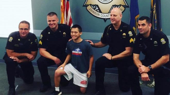 Cảnh sát trèo lên gác mái và nhìn thấy cảnh tượng kinh hoàng, bí mật của bà mẹ độc ác bị phơi bày-6