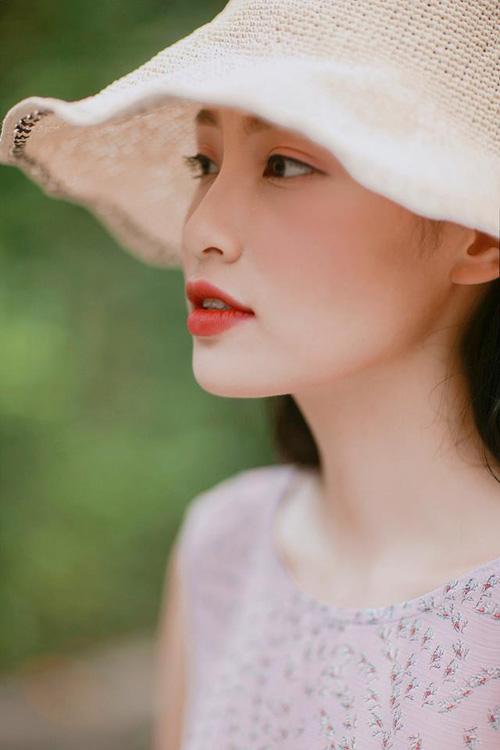Nàng thơ mới của dân mạng Việt: Cô gái 22 tuổi dịu dàng với mái tóc đen và đôi mắt buồn-2