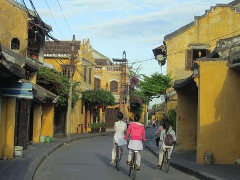 Có một Hội An trong veo, mơ màng và rất đỗi yên bình buổi sớm mai