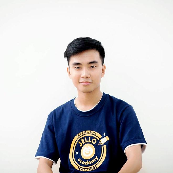 Chàng trai 24 tuổi sở hữu 1.900 cuốn sách và truyện tranh-2