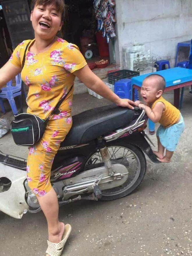 Đứa bé trở thành tâm điểm mạng xã hội đầu tuần vì hành động quá đáng yêu-3