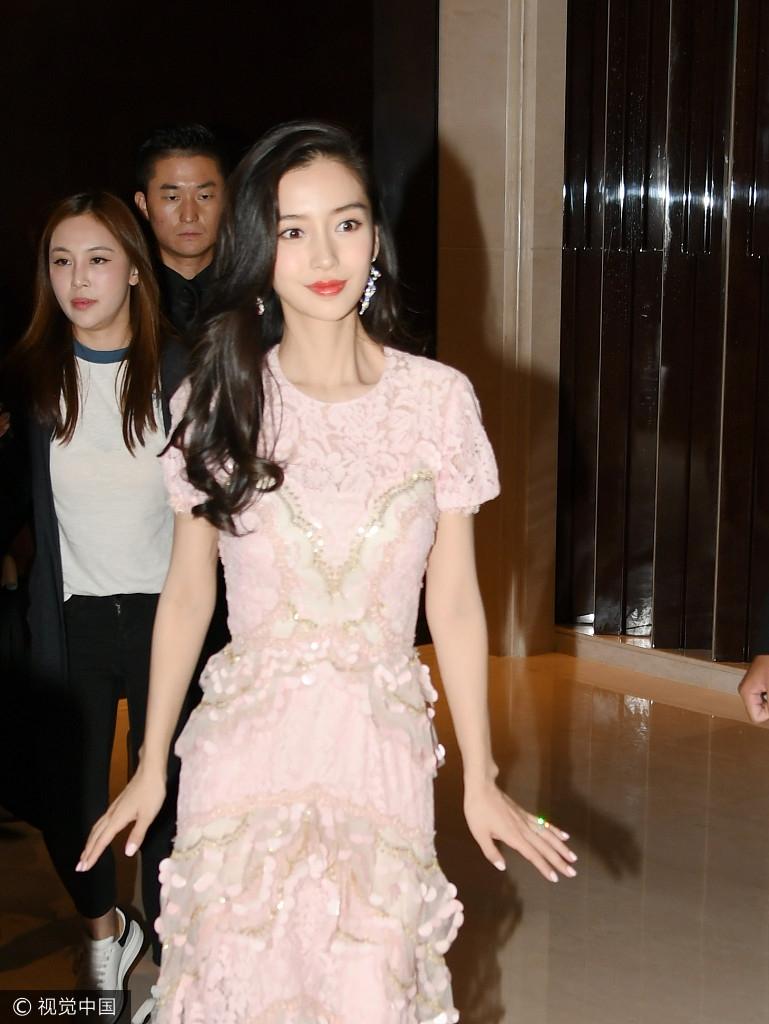 Angela Baby đẹp nao lòng trong loạt váy tông hồng mà không sến-5