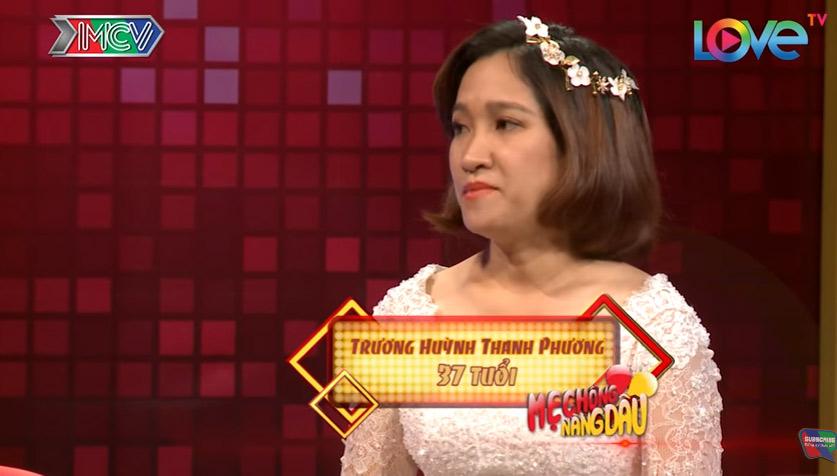 Xúc động chuyện mẹ chồng quỳ giữa trời mưa cầu xin bình an cho con dâu-1