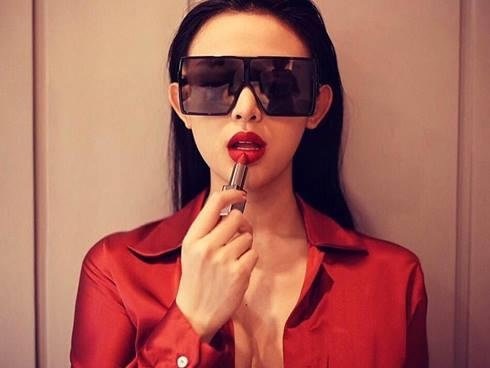 Hot girl - hot boy Việt 26/9: Huyền Baby khẳng định mình là 'mẹ bỉm sữa chính hiệu'