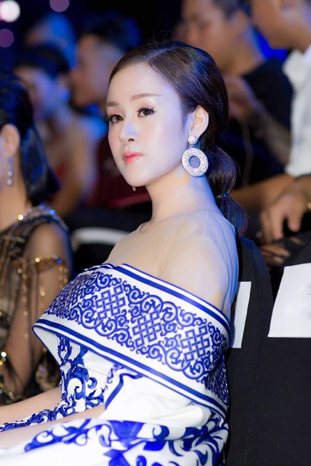 Sau chiếc cằm người ngoài hành tinh, Bà Tưng Huyền Anh gây sốc với sống mũi bóng nhẫy cứng đơ-3