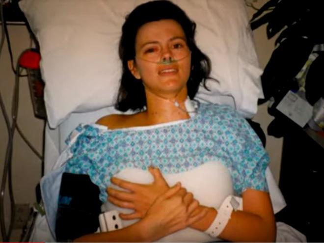 Người mẹ lấy thân mình ngáng chiếc xe hơi đang lao xuống bờ vực, bất chấp tất cả để cứu 3 đứa con nhỏ-2