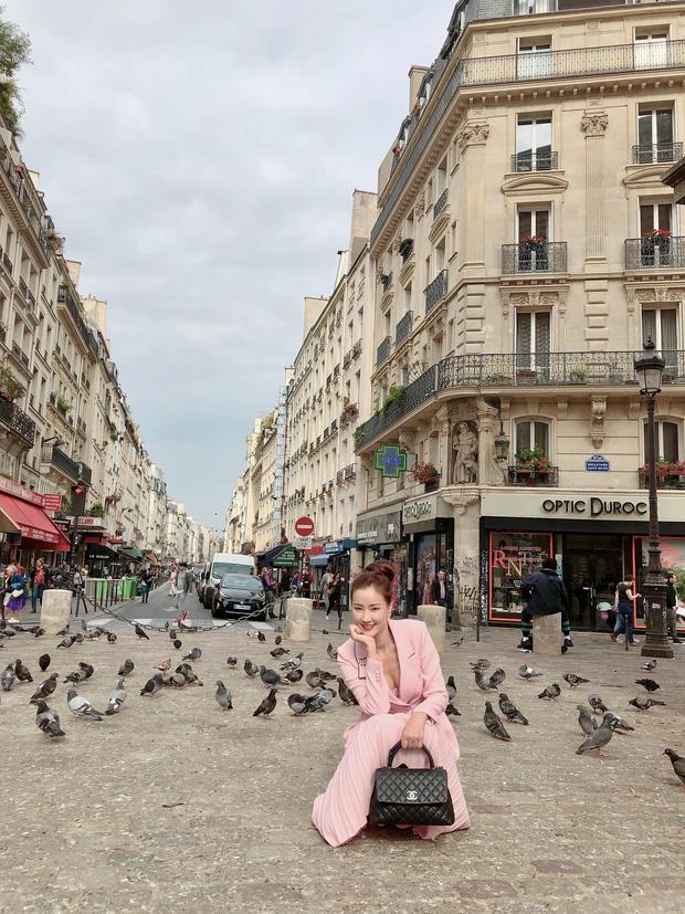 Vừa đấu khẩu chán chê với Tâm Tít xong, Maya quyết định sang ngao du Paris Fashion Week-1