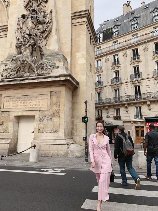 Vừa đấu khẩu chán chê với Tâm Tít xong, Maya quyết định sang ngao du Paris Fashion Week-3