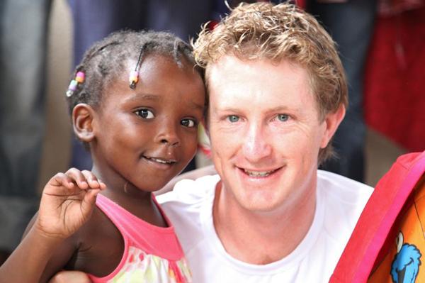 Gặp lại cậu bé duy nhất còn sống trong cuộc thử nghiệm thuốc ung thư 33 năm trước-3