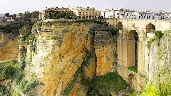 Những khách sạn tuyệt đẹp nằm ở vị trí hiểm hóc nhất thế giới-2