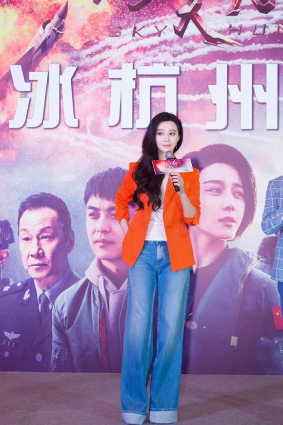 Phạm Băng Băng gây chú ý với dáng ngồi như đàn ông-1