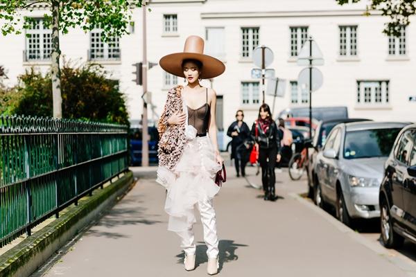 Không dừng đại chiến với Tâm Tít, Maya vẫn đẹp lộng lẫy ở Paris Fashion Week-1