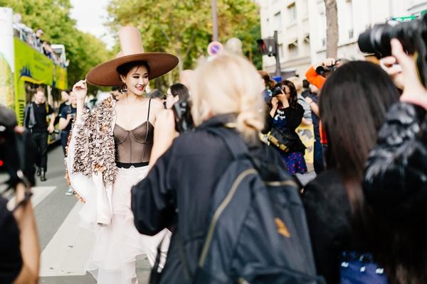 Không dừng đại chiến với Tâm Tít, Maya vẫn đẹp lộng lẫy ở Paris Fashion Week-2