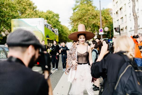 Không dừng đại chiến với Tâm Tít, Maya vẫn đẹp lộng lẫy ở Paris Fashion Week-3
