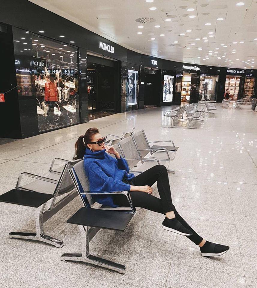 Ngọc Trinh hồi teen với màu hường - Hạ Vi sexy nhất tuần khi diện street style xuyên thấu-10