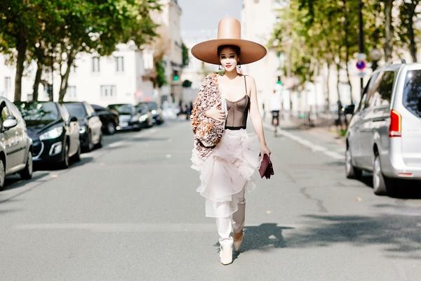 Không dừng đại chiến với Tâm Tít, Maya vẫn đẹp lộng lẫy ở Paris Fashion Week-5